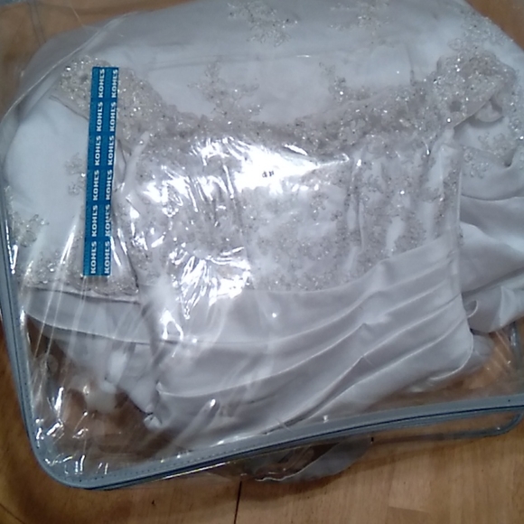 Wedding dress - Picture 11 of 11